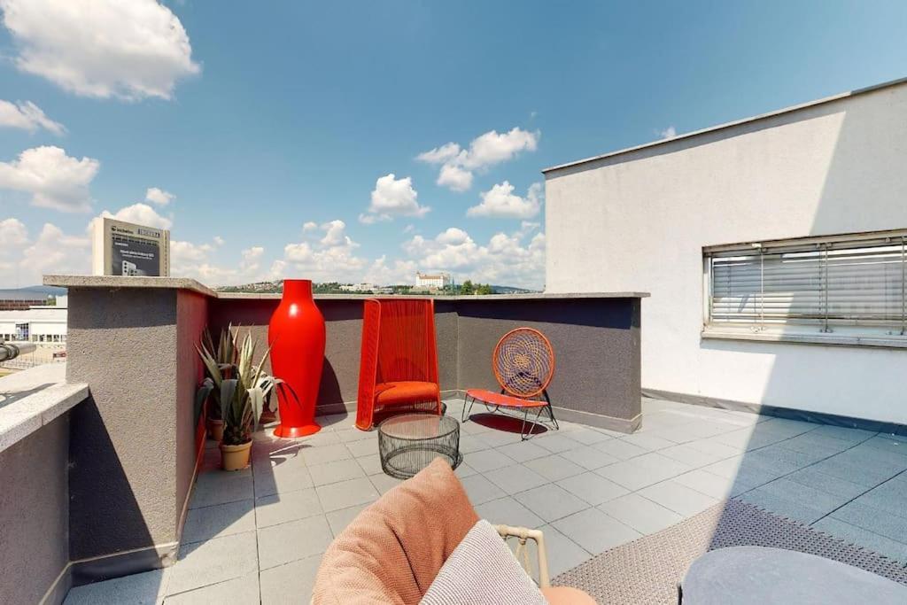 Stylovy Loft S Ohromnou Terasou Apartamento Bratislava Exterior foto